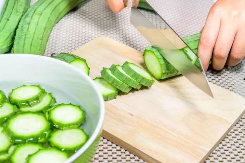 网传黄毛吃瓜,网络热议背后的真相与反思