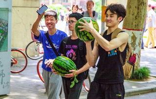 沈阳大学吃瓜,吃瓜群众揭秘校园美食圈